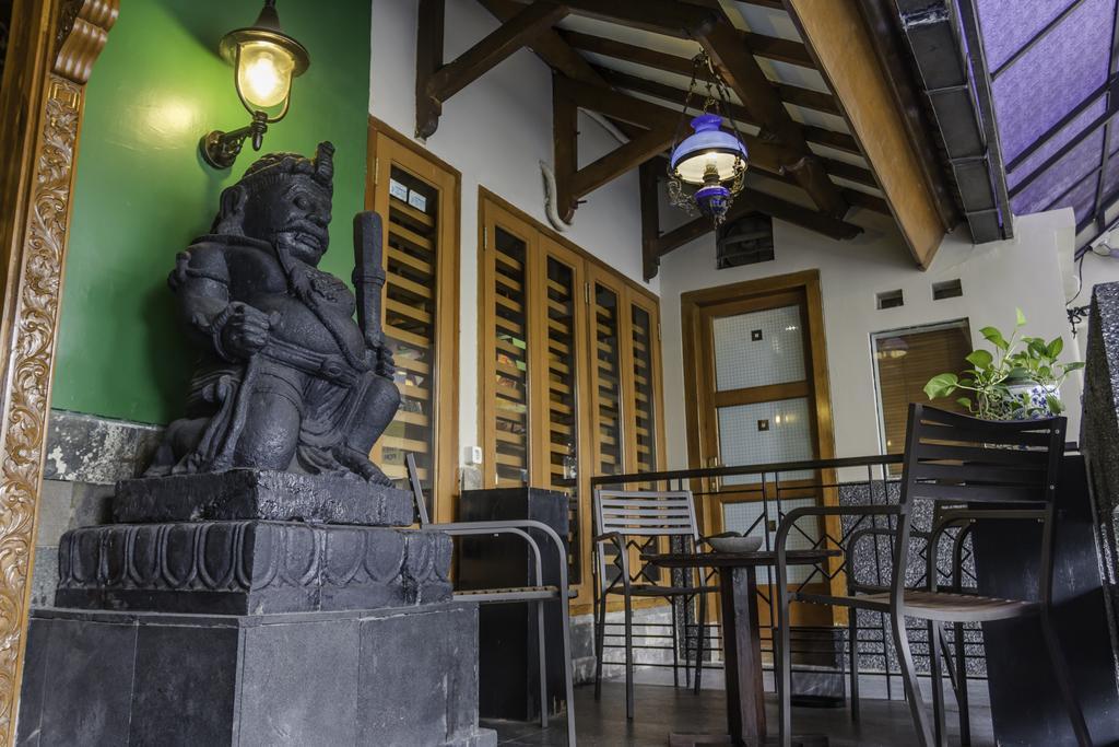 Dhanesvara Holistic Unique Homestay Wonotjolo Exterior photo